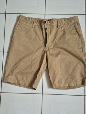 GAP Men's Khaki Flat-Front Shorts